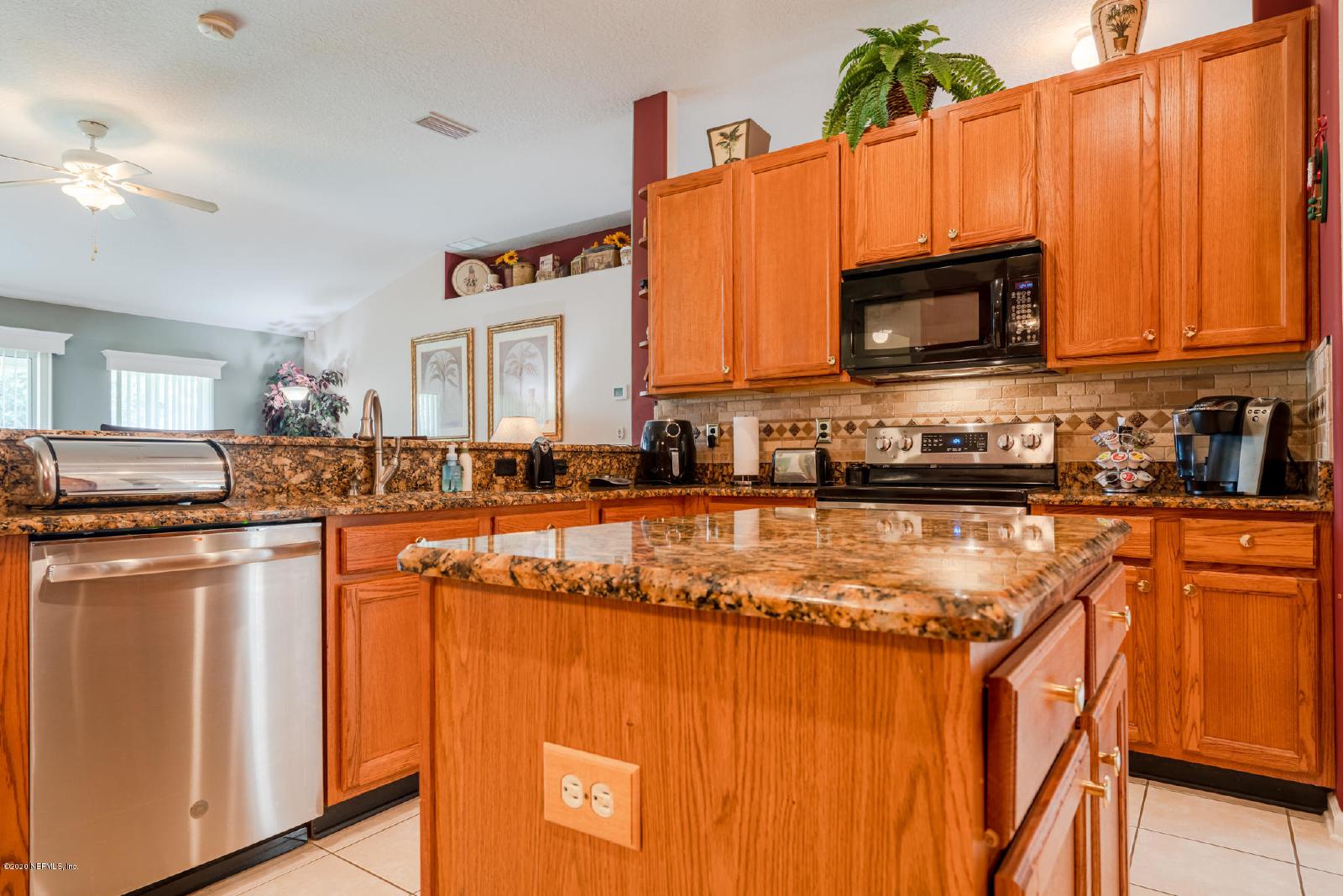 Large 3 bedroom with separate office in Captiva Bluff property image