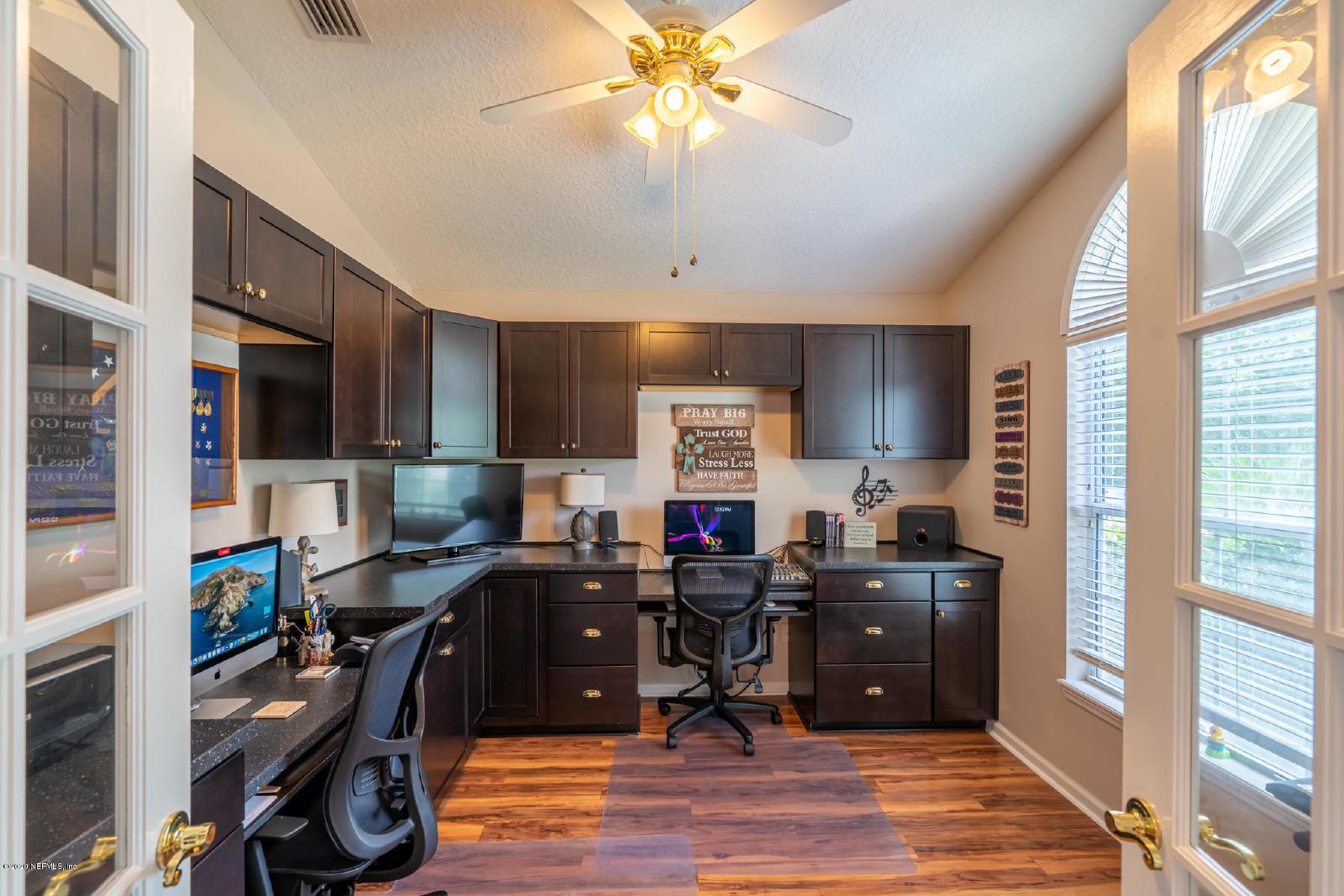 Large 3 bedroom with separate office in Captiva Bluff property image