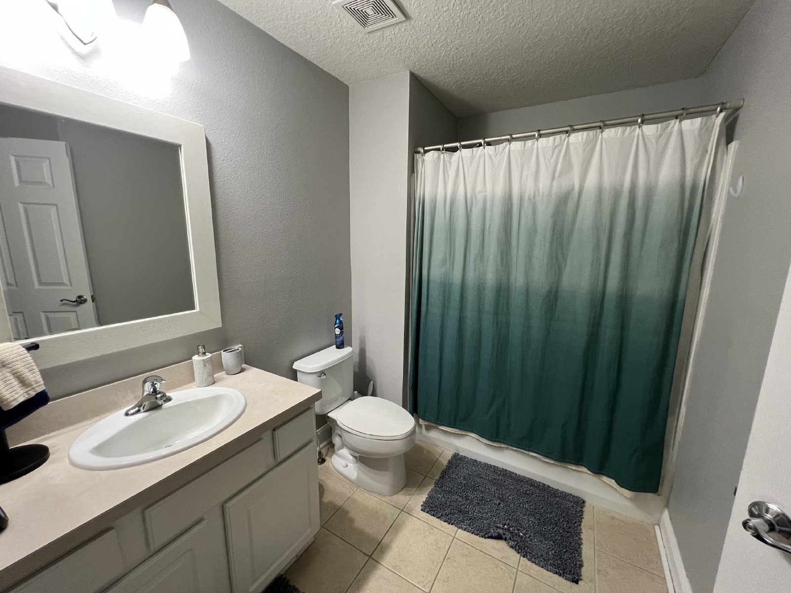 Charming 3-Bedroom Townhome with Hardwood Floors and Community Amenities Near St. Johns Town Center property image