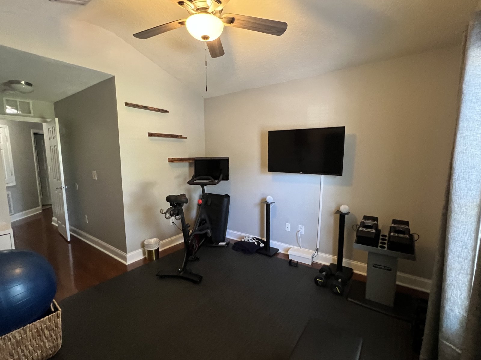 Charming 3-Bedroom Townhome with Hardwood Floors and Community Amenities Near St. Johns Town Center property image