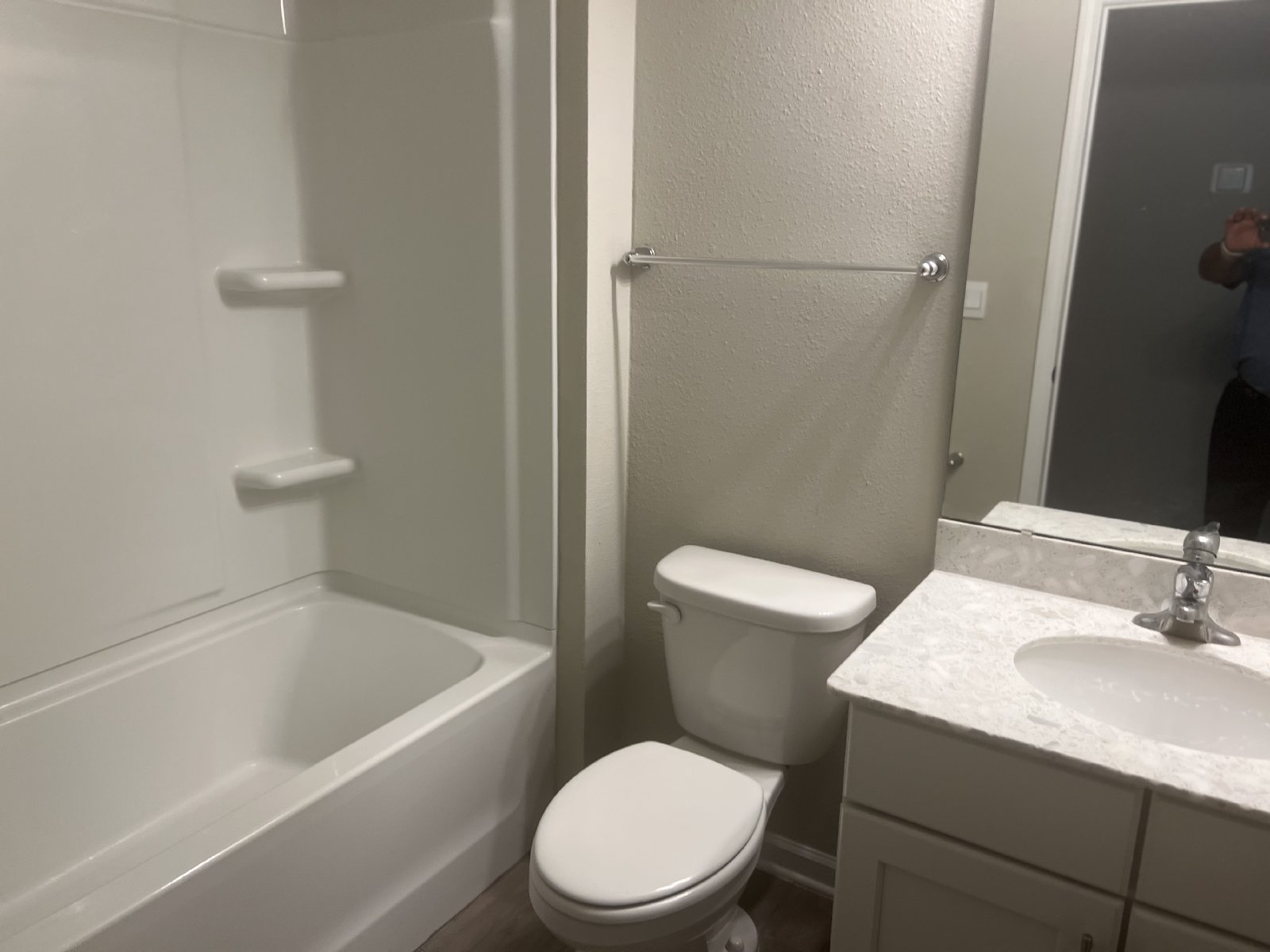 Almost new 4 bedroom home in River Glen property image