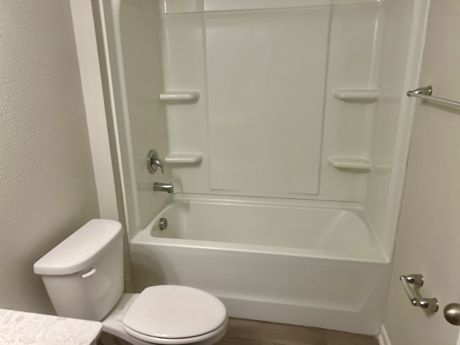 Almost new 4 bedroom home in River Glen property image
