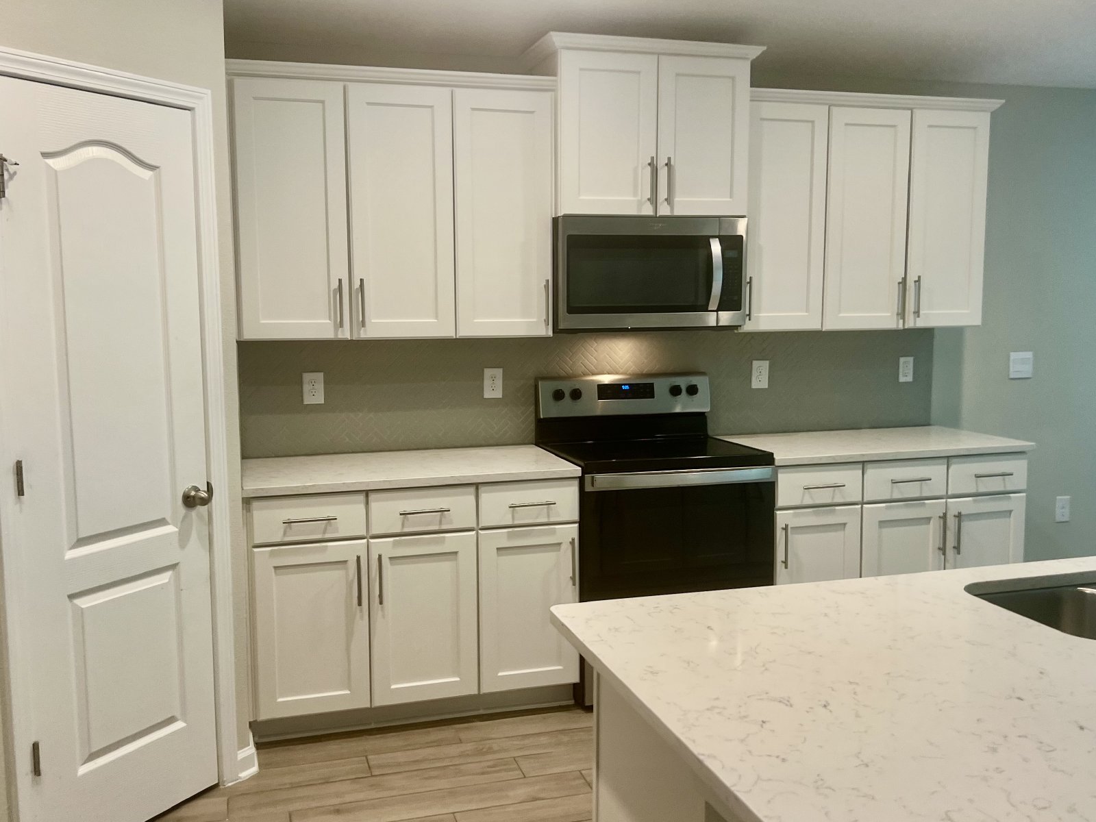 Almost new 4 bedroom home in River Glen property image