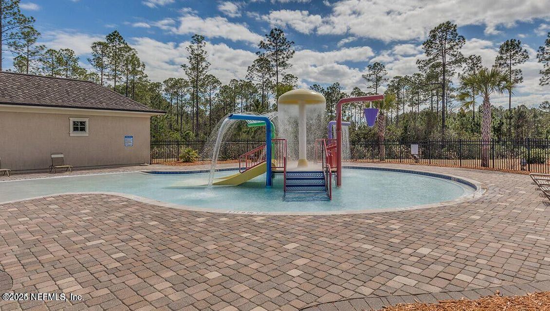 Almost new 4 bedroom home in River Glen property image