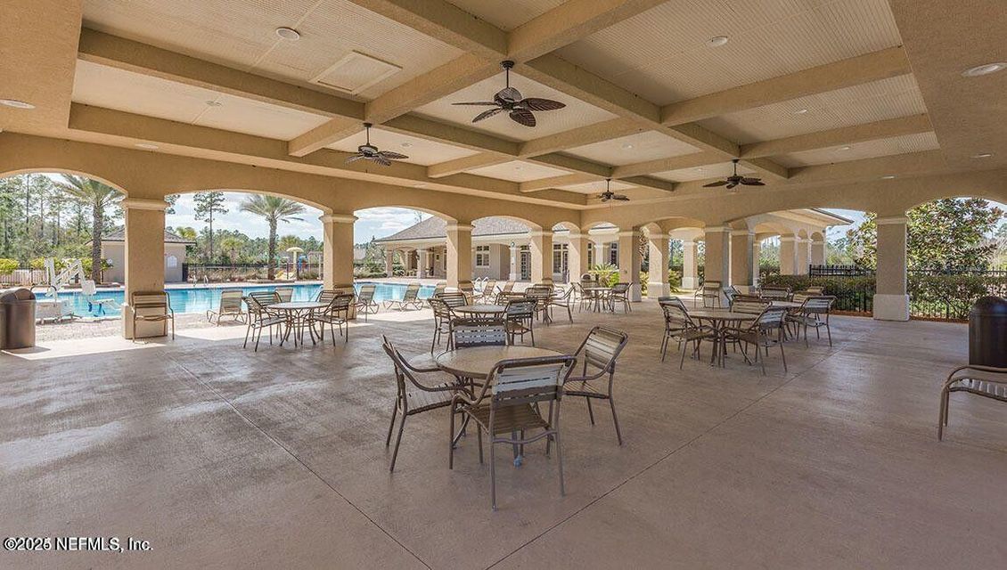 Almost new 4 bedroom home in River Glen property image