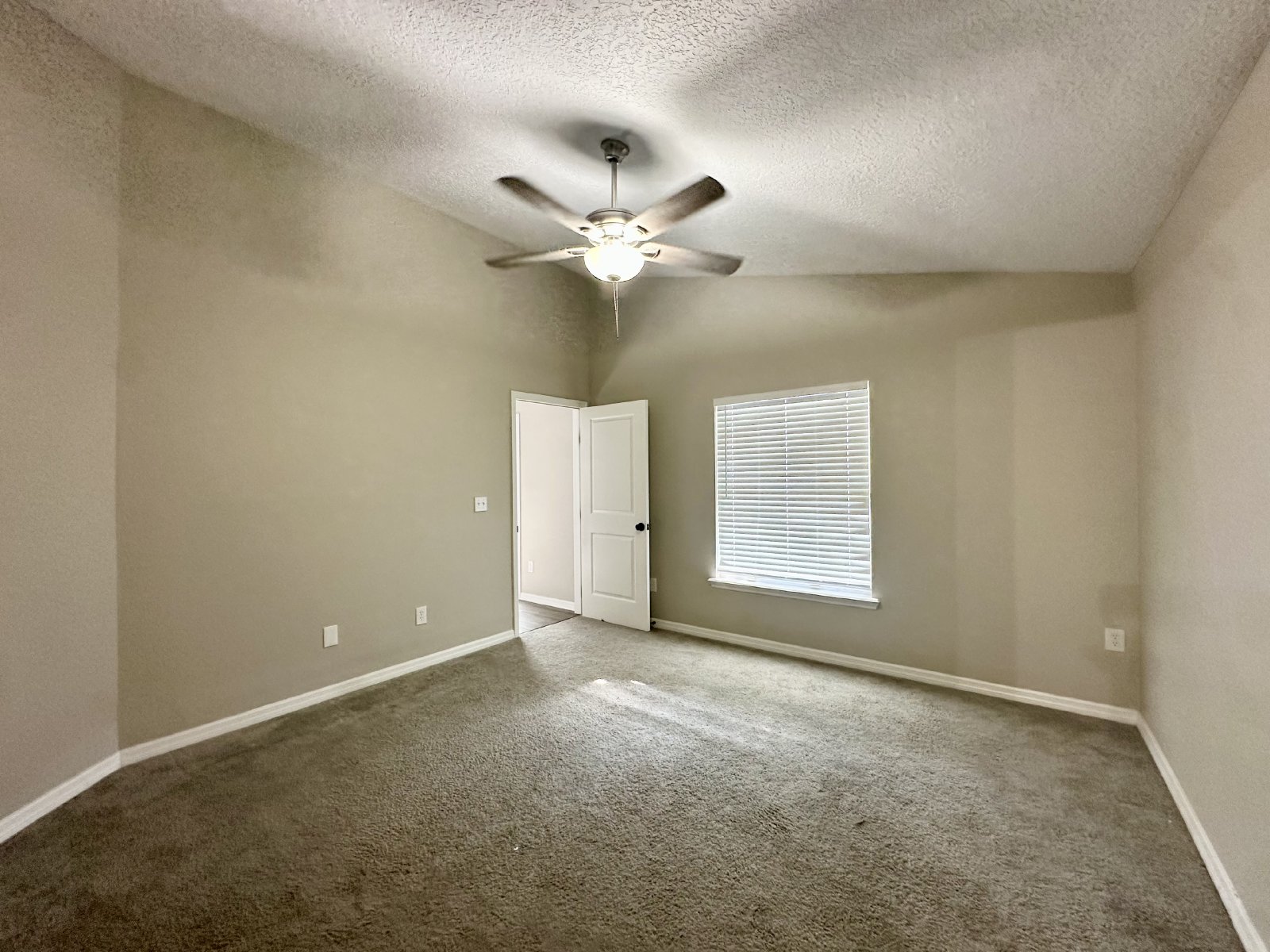 Adorable, Updated Home in Heart of Middleburg! property image