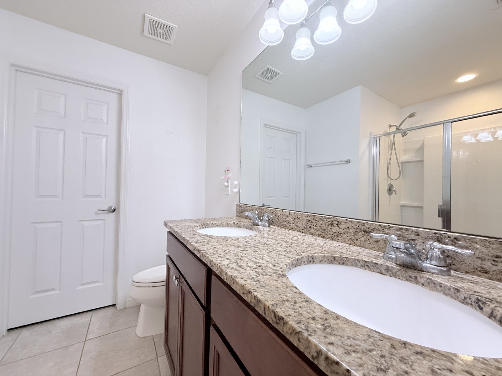 Updated Townhome in Gated Community, Spacious Layout & No Carpet! property image