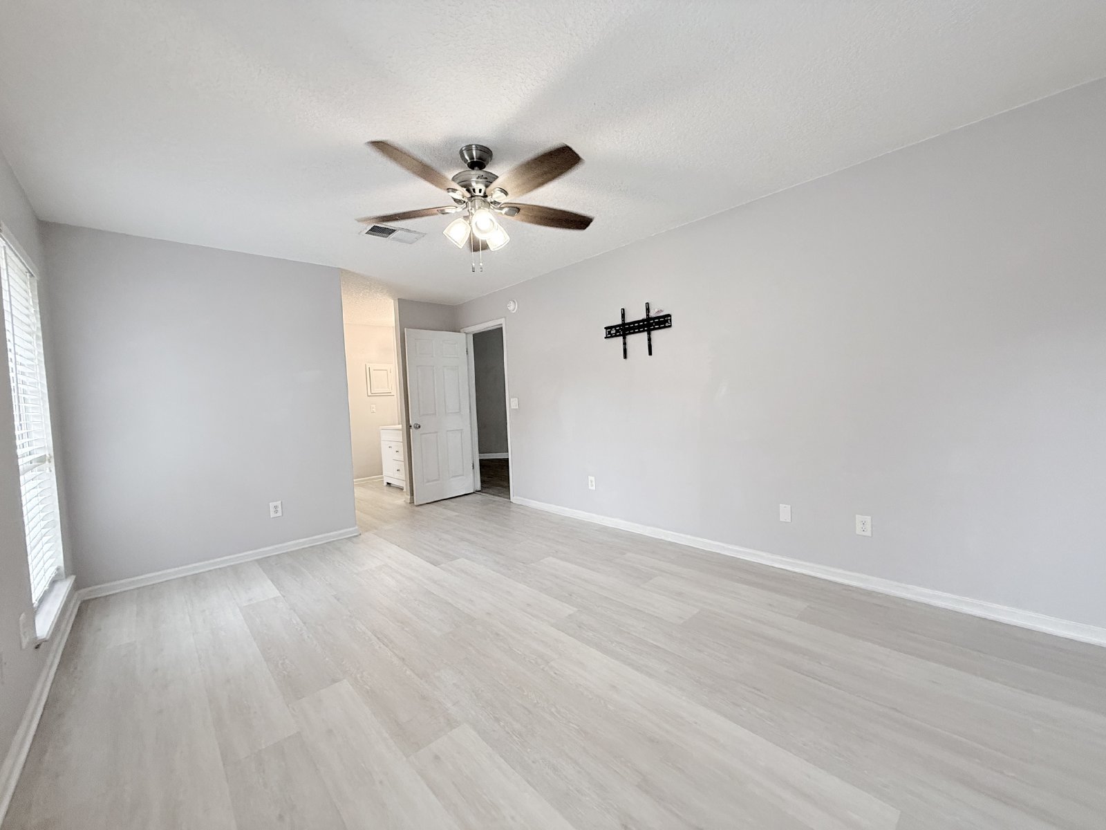 Single Family Home in the Heart of Mandarin! property image