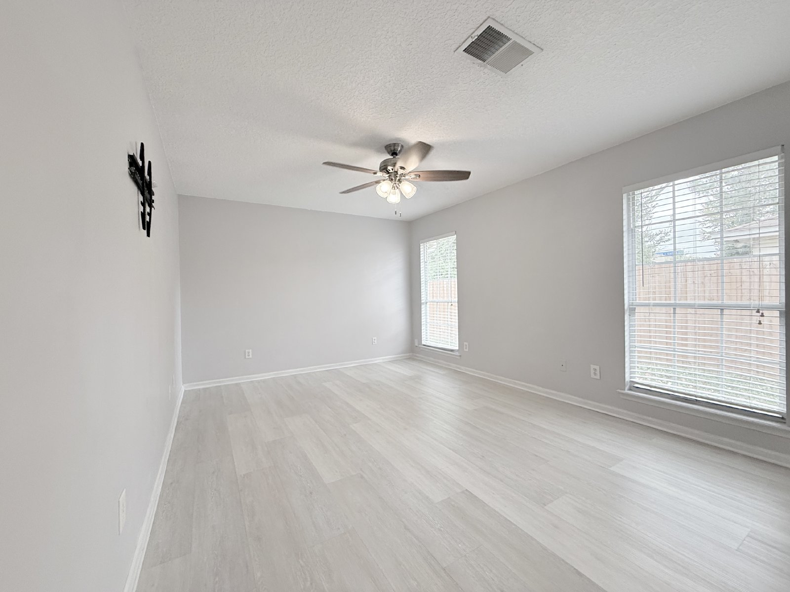 Single Family Home in the Heart of Mandarin! property image