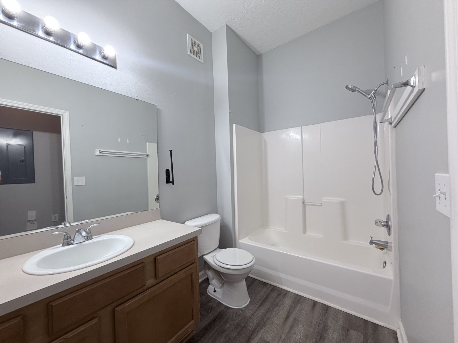 Beautifully Remodeled 2 / 2 In Merrill Pines Gated Community! property image