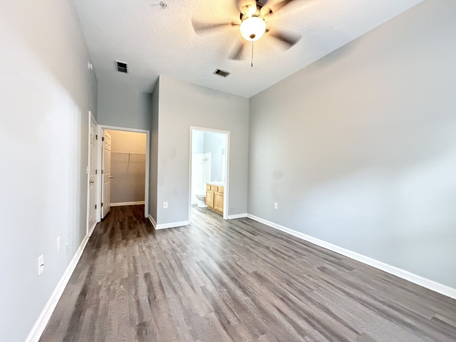 Beautifully Remodeled 2 / 2 In Merrill Pines Gated Community! property image