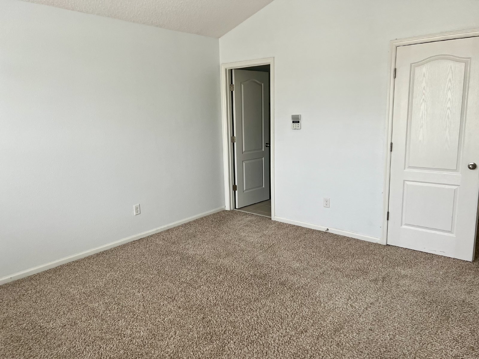 Large townhome in great location property image