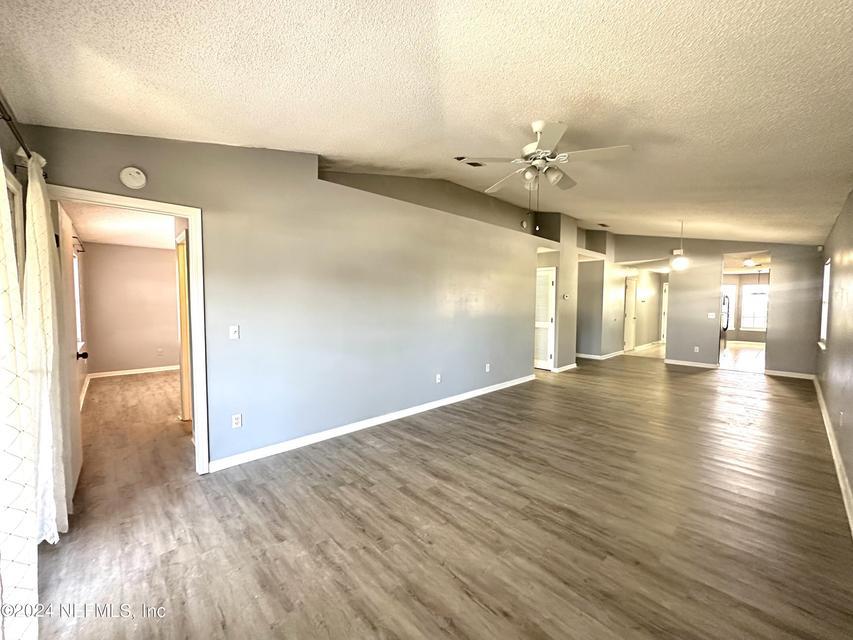 Charming 3 Bed / 2 Bath Home with Open Floor Plan & Fenced Yard! property image