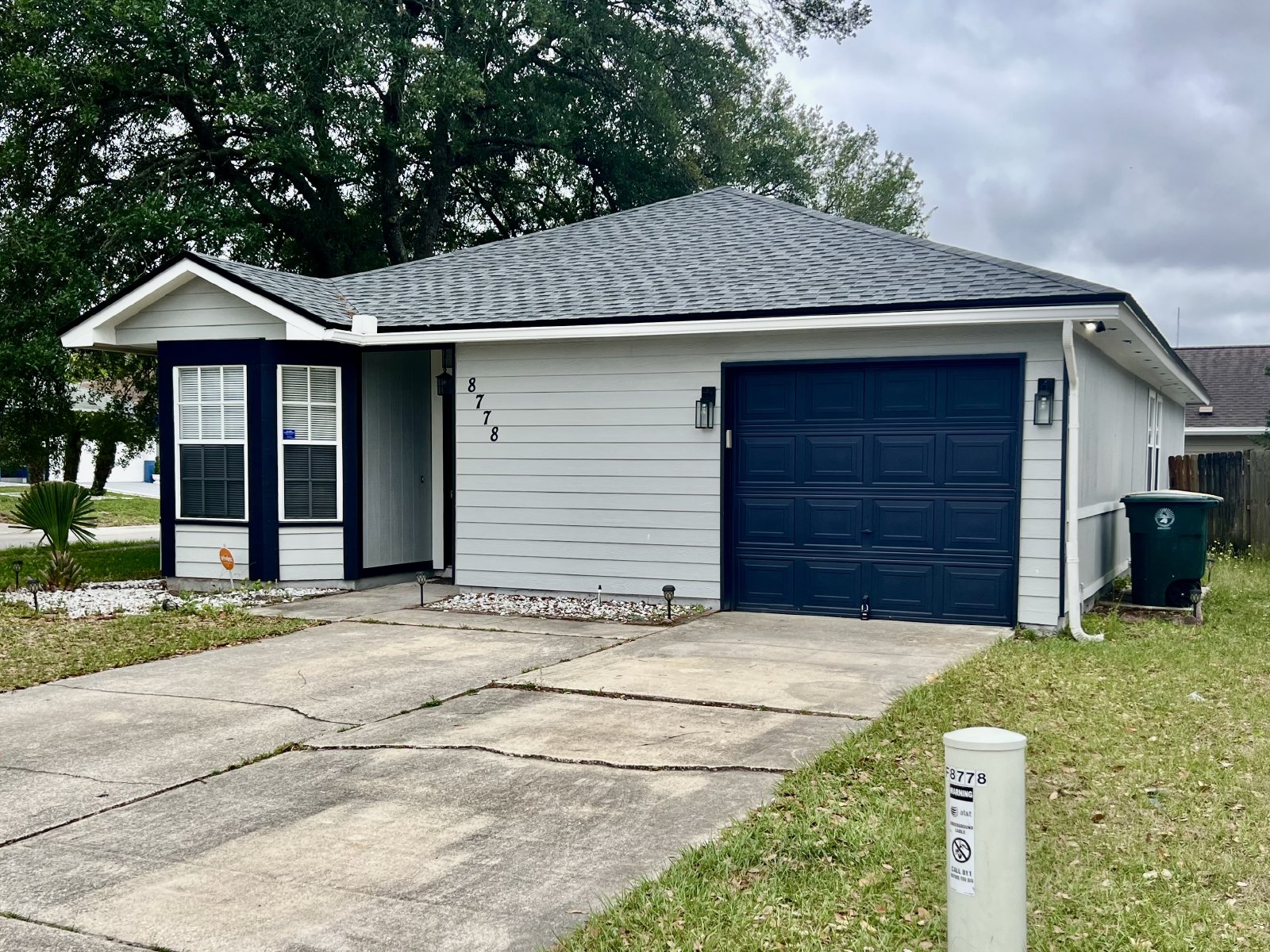 Charming 3 Bed / 2 Bath Home with Open Floor Plan & Fenced Yard! property image