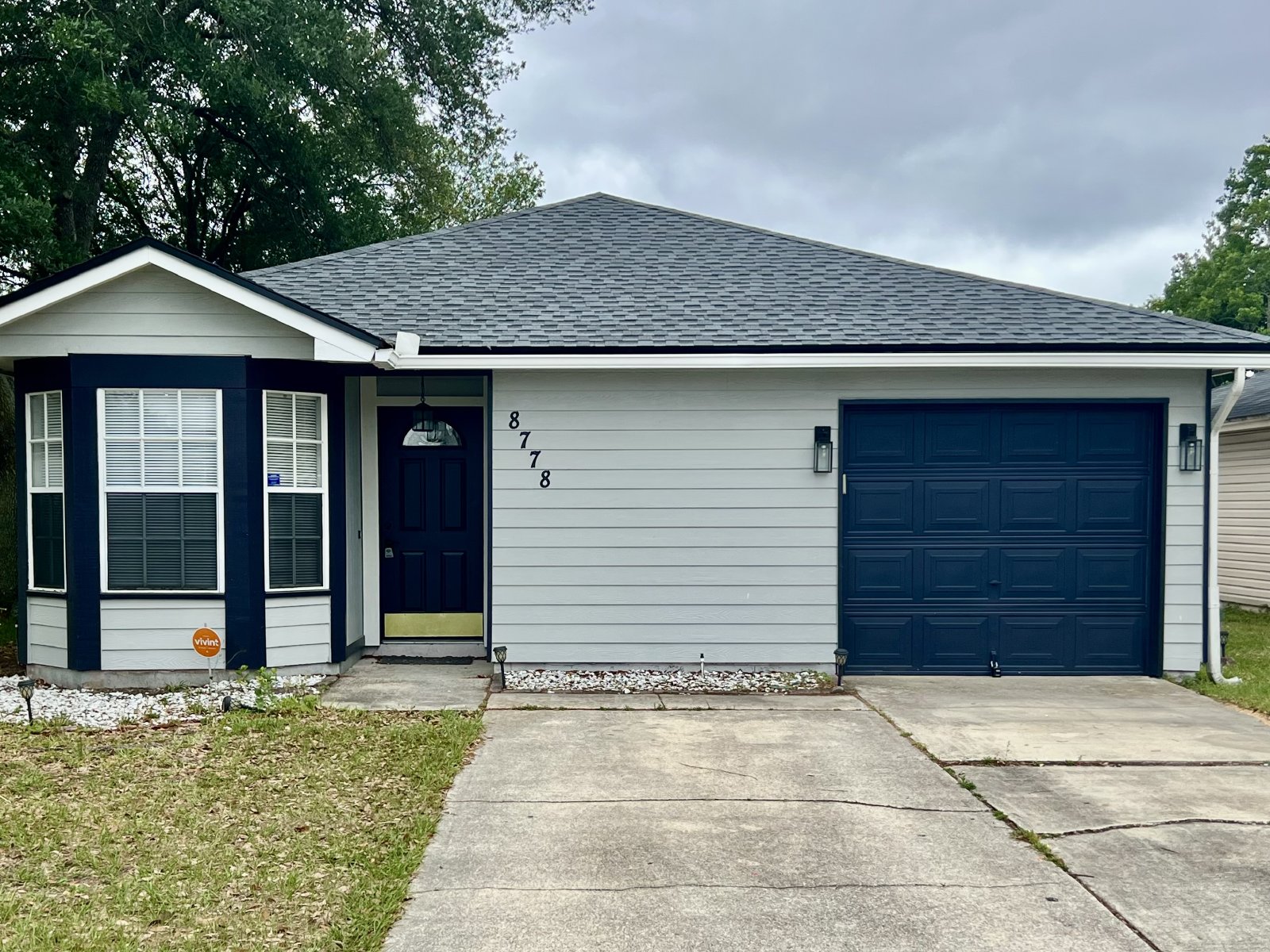 Charming 3 Bed / 2 Bath Home with Open Floor Plan & Fenced Yard! property image