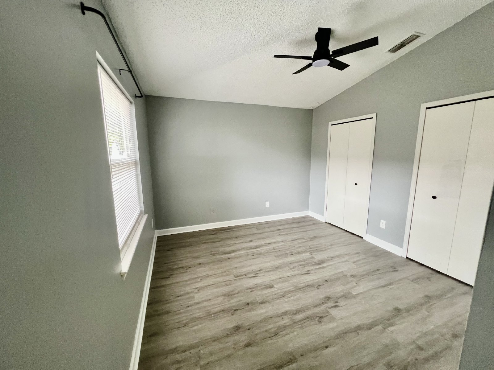 Charming 3 Bed / 2 Bath Home with Open Floor Plan & Fenced Yard! property image