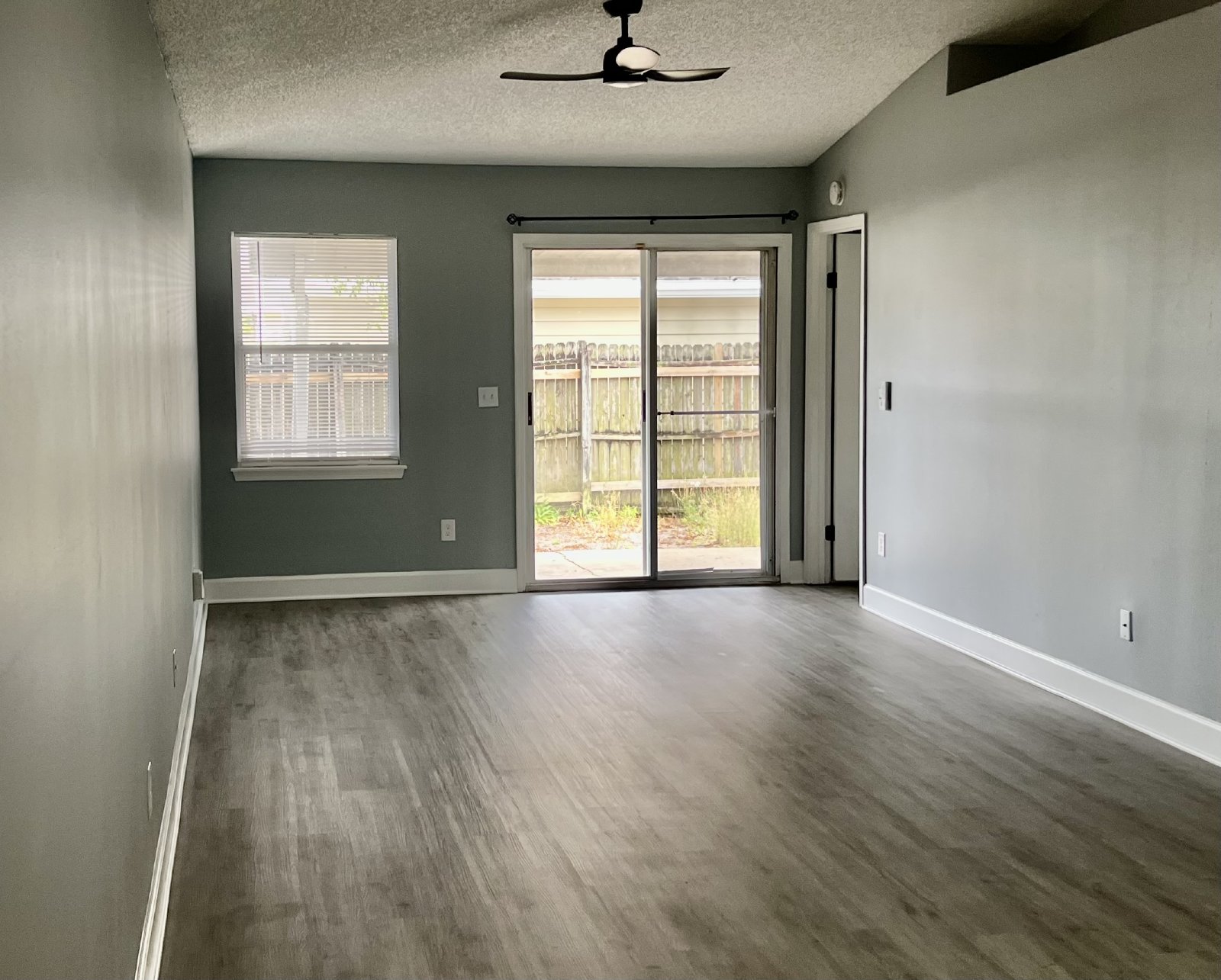 Charming 3 Bed / 2 Bath Home with Open Floor Plan & Fenced Yard! property image