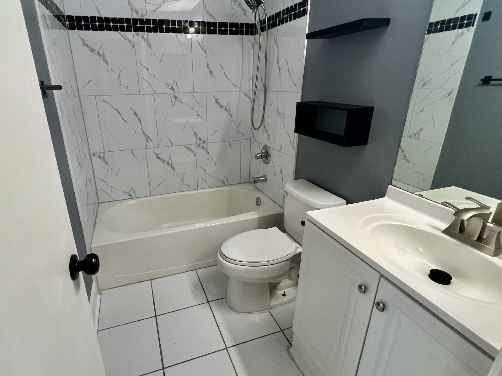 Charming 3 Bed / 2 Bath Home with Open Floor Plan & Fenced Yard! property image