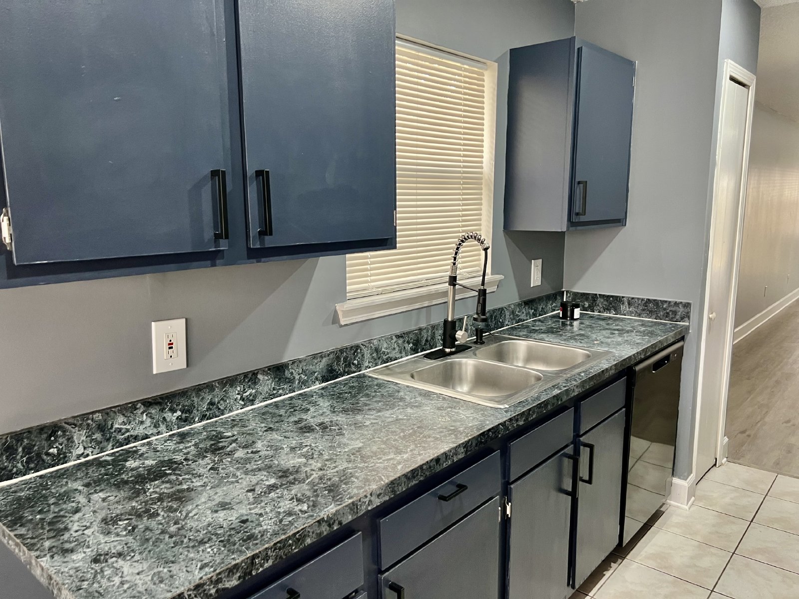 Charming 3 Bed / 2 Bath Home with Open Floor Plan & Fenced Yard! property image