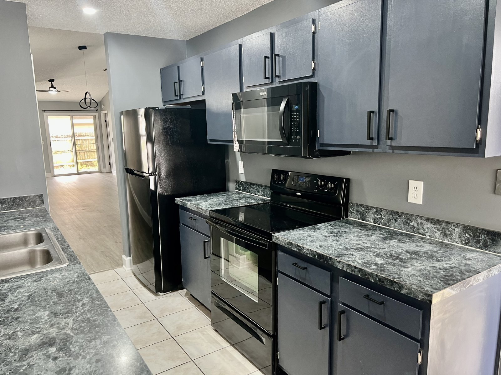 Charming 3 Bed / 2 Bath Home with Open Floor Plan & Fenced Yard! property image
