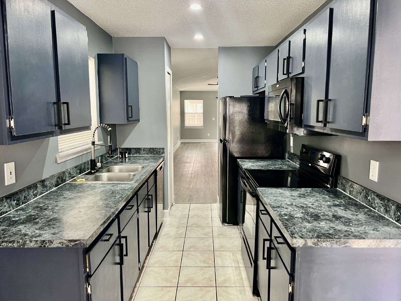 Charming 3 Bed / 2 Bath Home with Open Floor Plan & Fenced Yard! property image