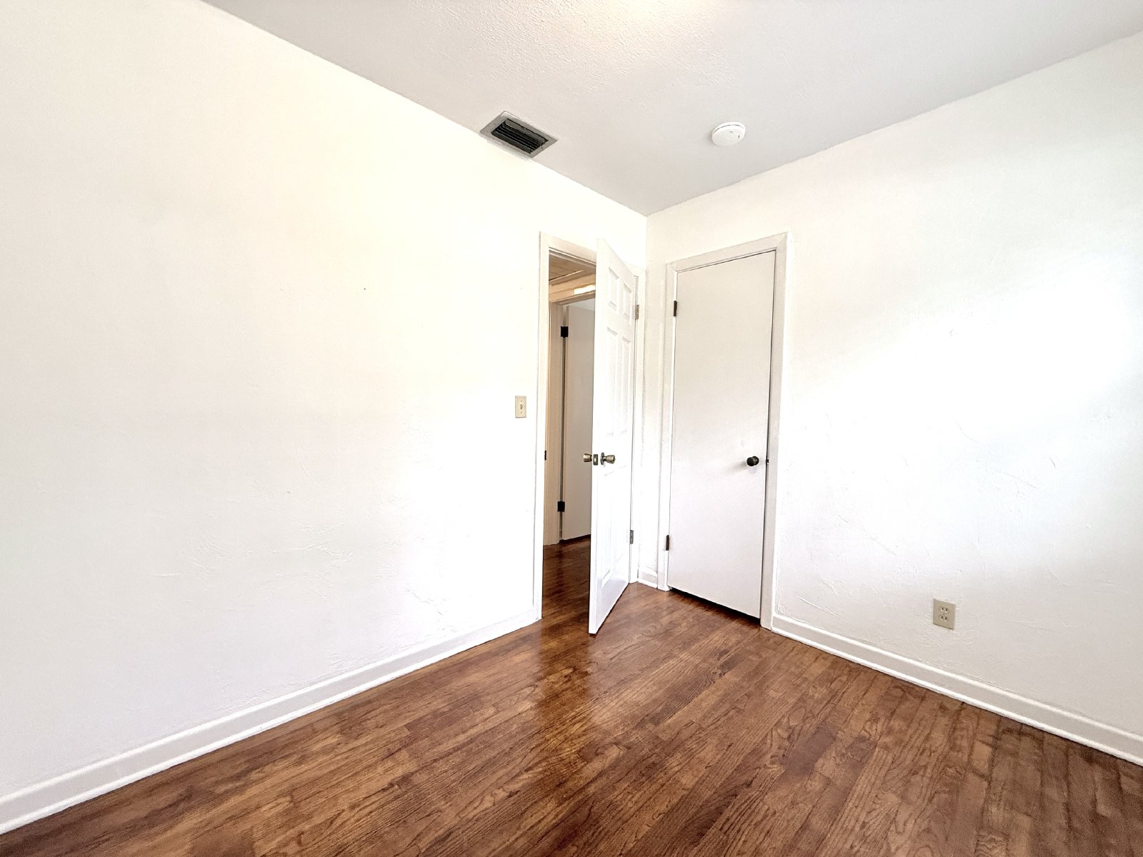 Charming 3BR Home with Modern Updated & Huge Fenced Yard property image