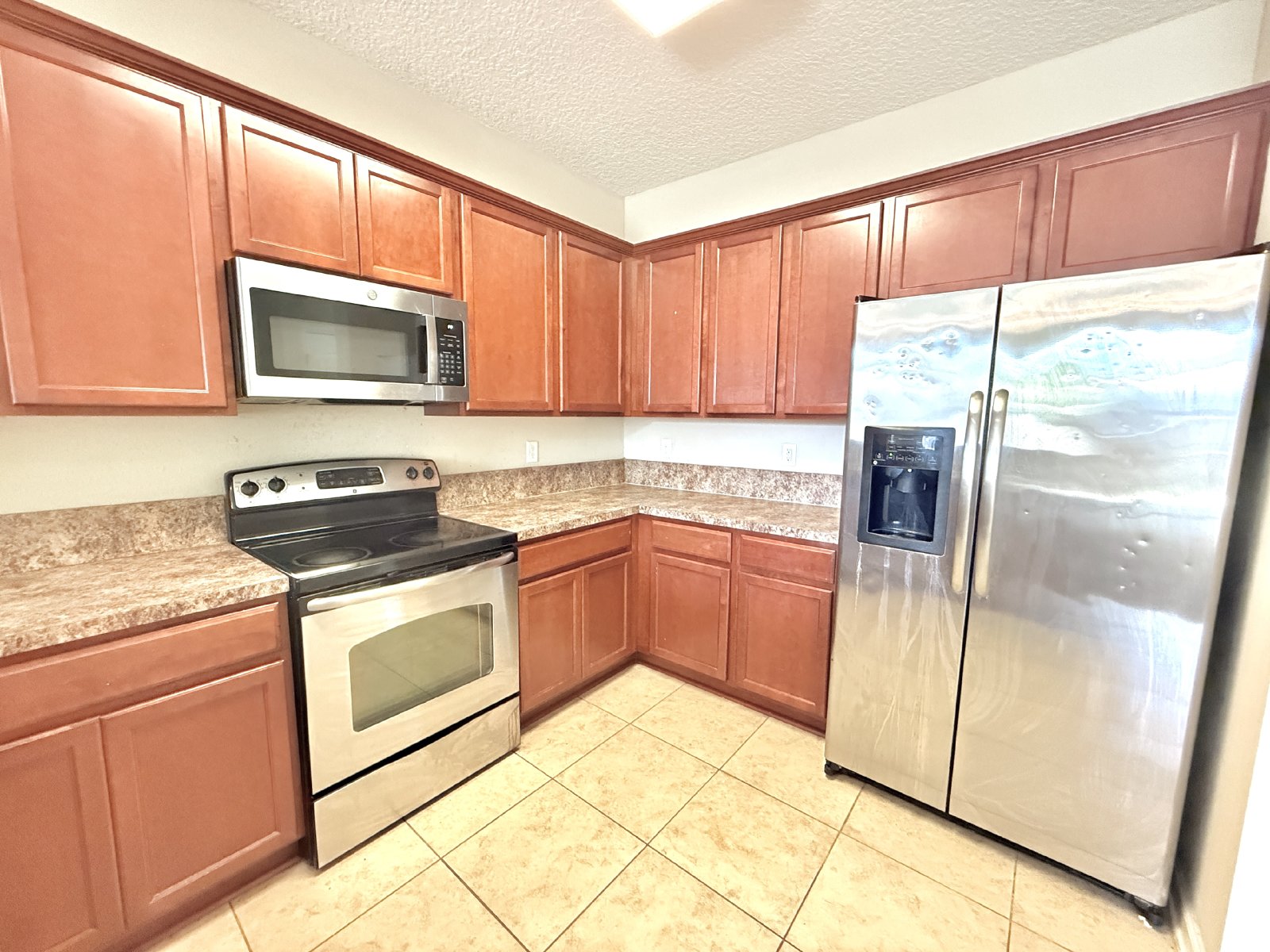 Spacious End-Unit Townhome with Garage in Convenient Arlington Location property image
