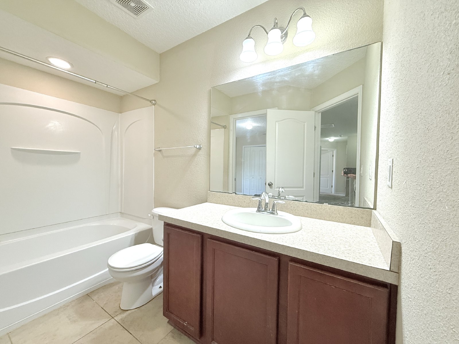 Spacious End-Unit Townhome with Garage in Convenient Arlington Location property image