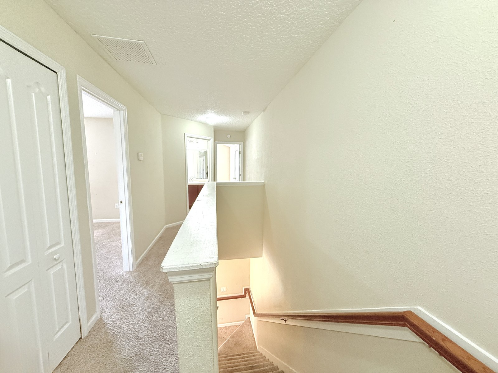 Spacious End-Unit Townhome with Garage in Convenient Arlington Location property image