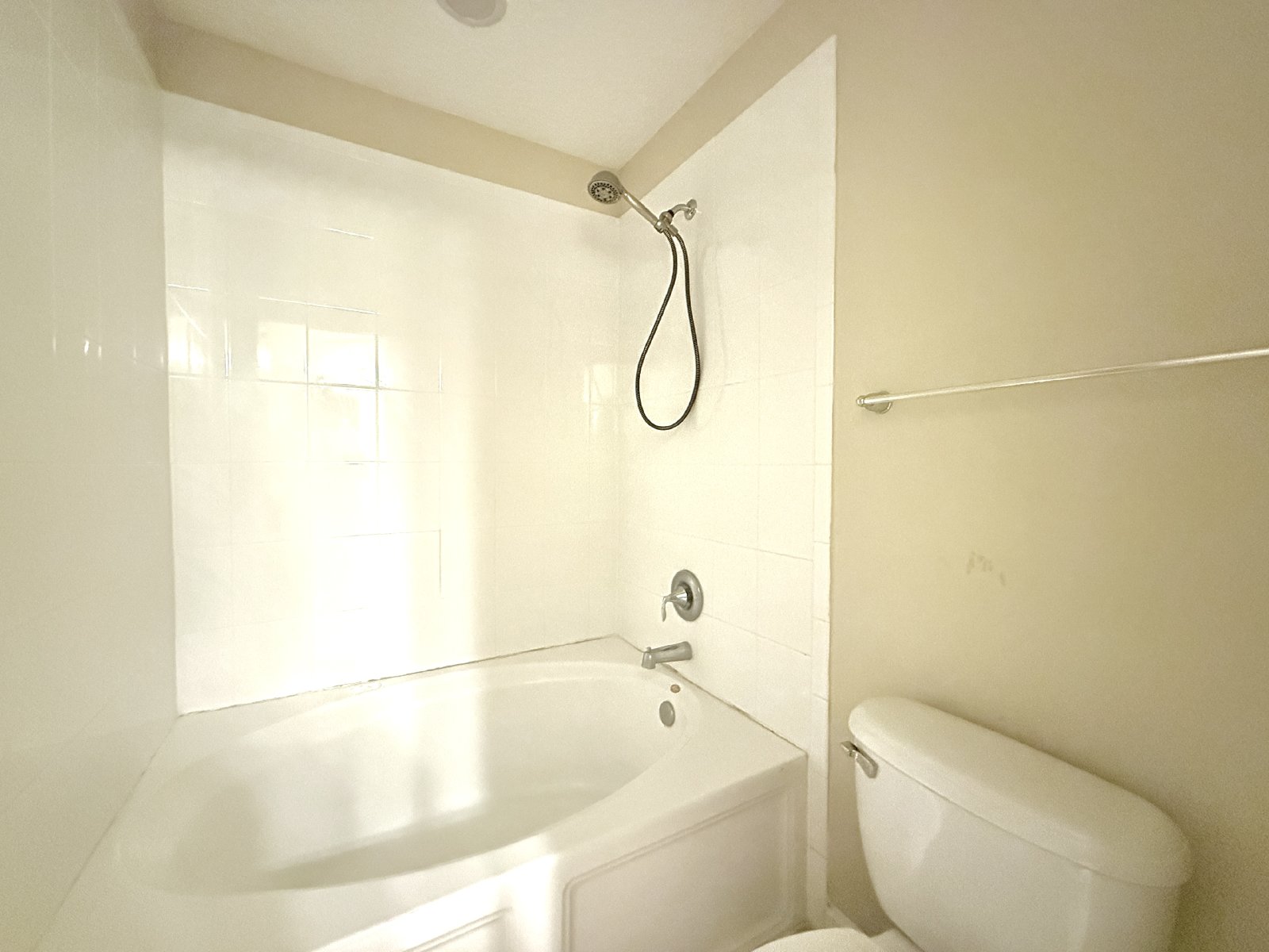 Spacious End-Unit Townhome with Garage in Convenient Arlington Location property image