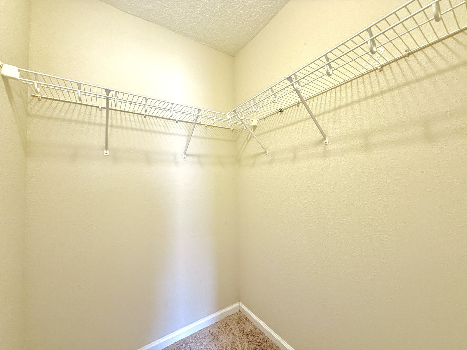 Spacious End-Unit Townhome with Garage in Convenient Arlington Location property image