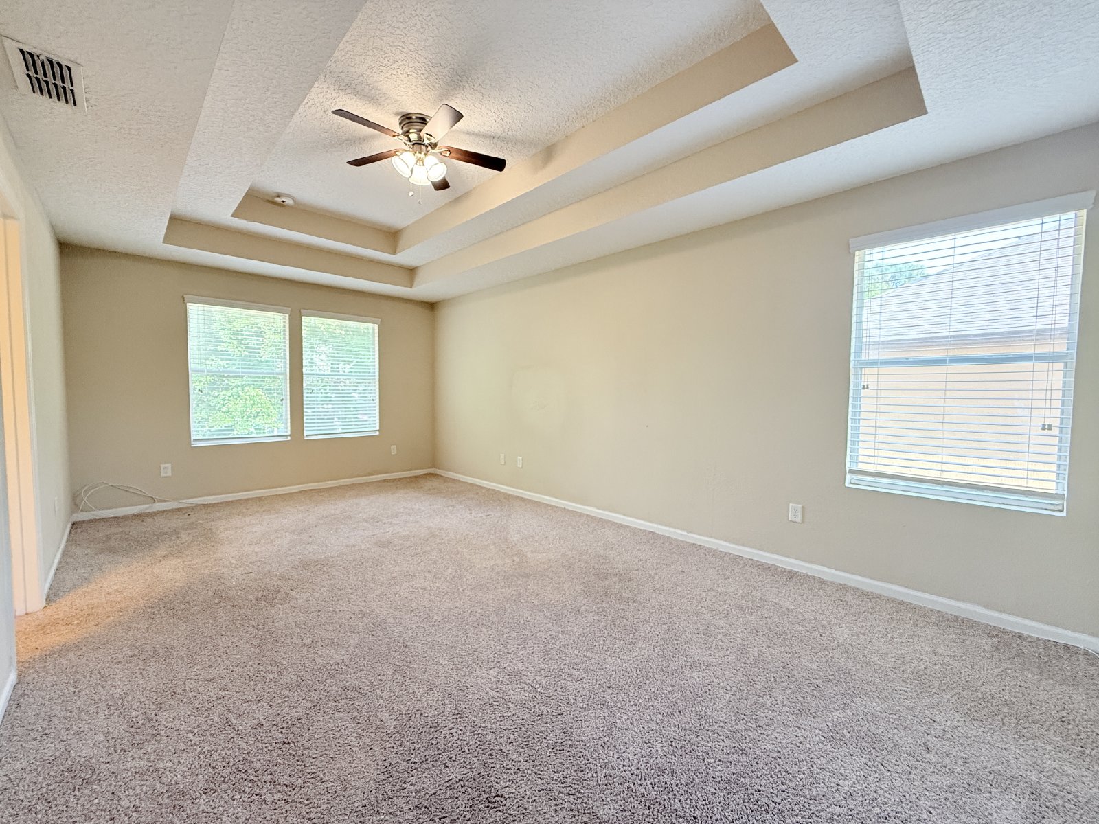 Spacious End-Unit Townhome with Garage in Convenient Arlington Location property image