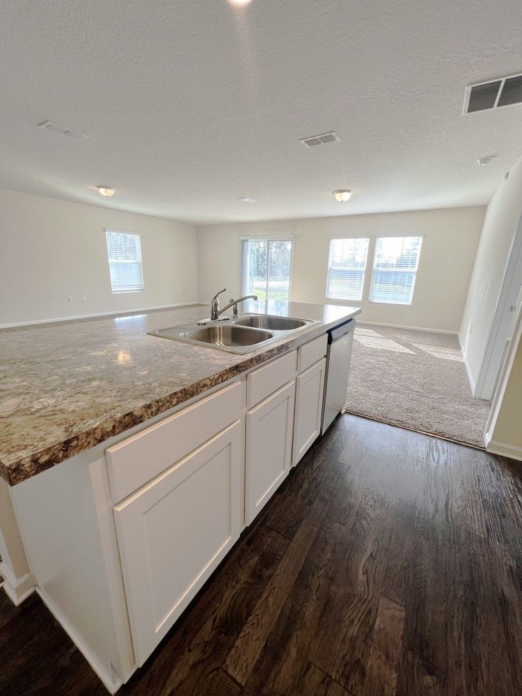 Like New 3/2 Northside home property image