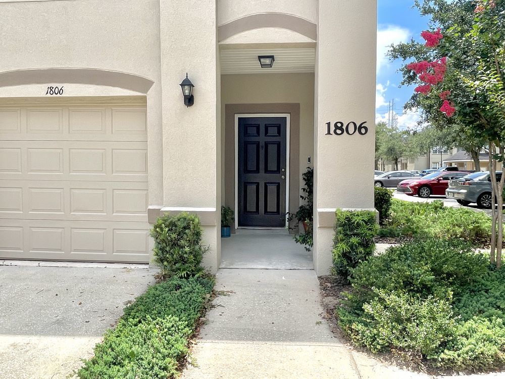 Peaceful and Bright Condo with Garage property image