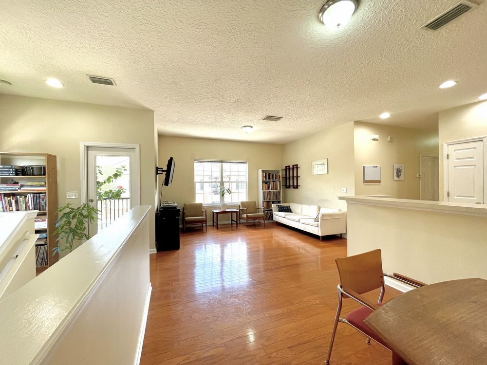 Peaceful and Bright Condo with Garage property image