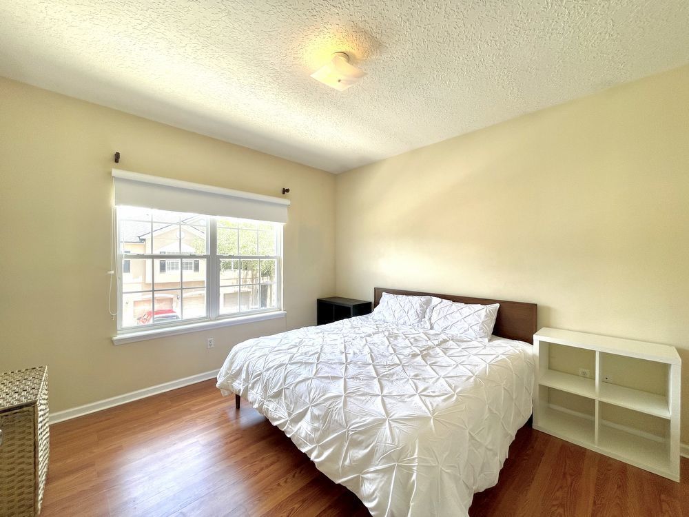 Peaceful and Bright Condo with Garage property image