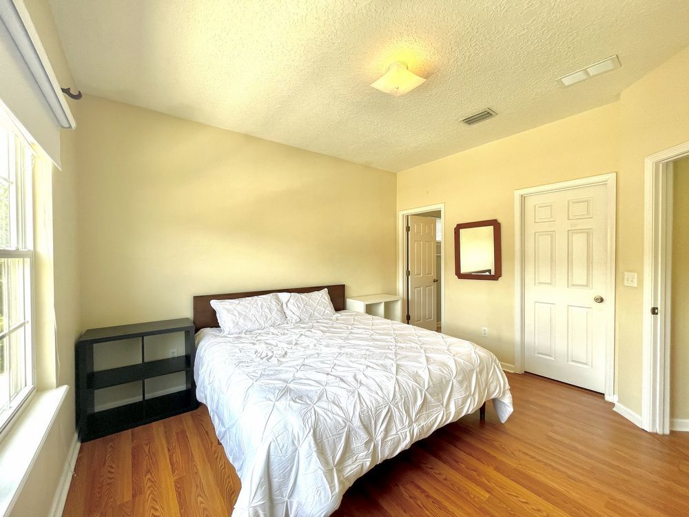 Peaceful and Bright Condo with Garage property image