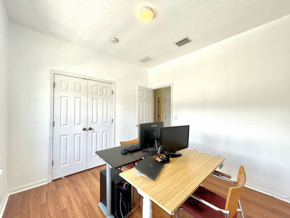 Peaceful and Bright Condo with Garage property image