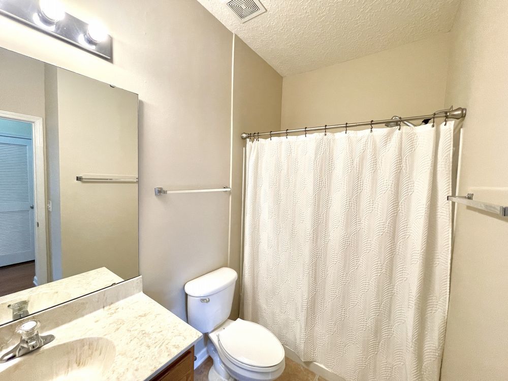 Peaceful and Bright Condo with Garage property image