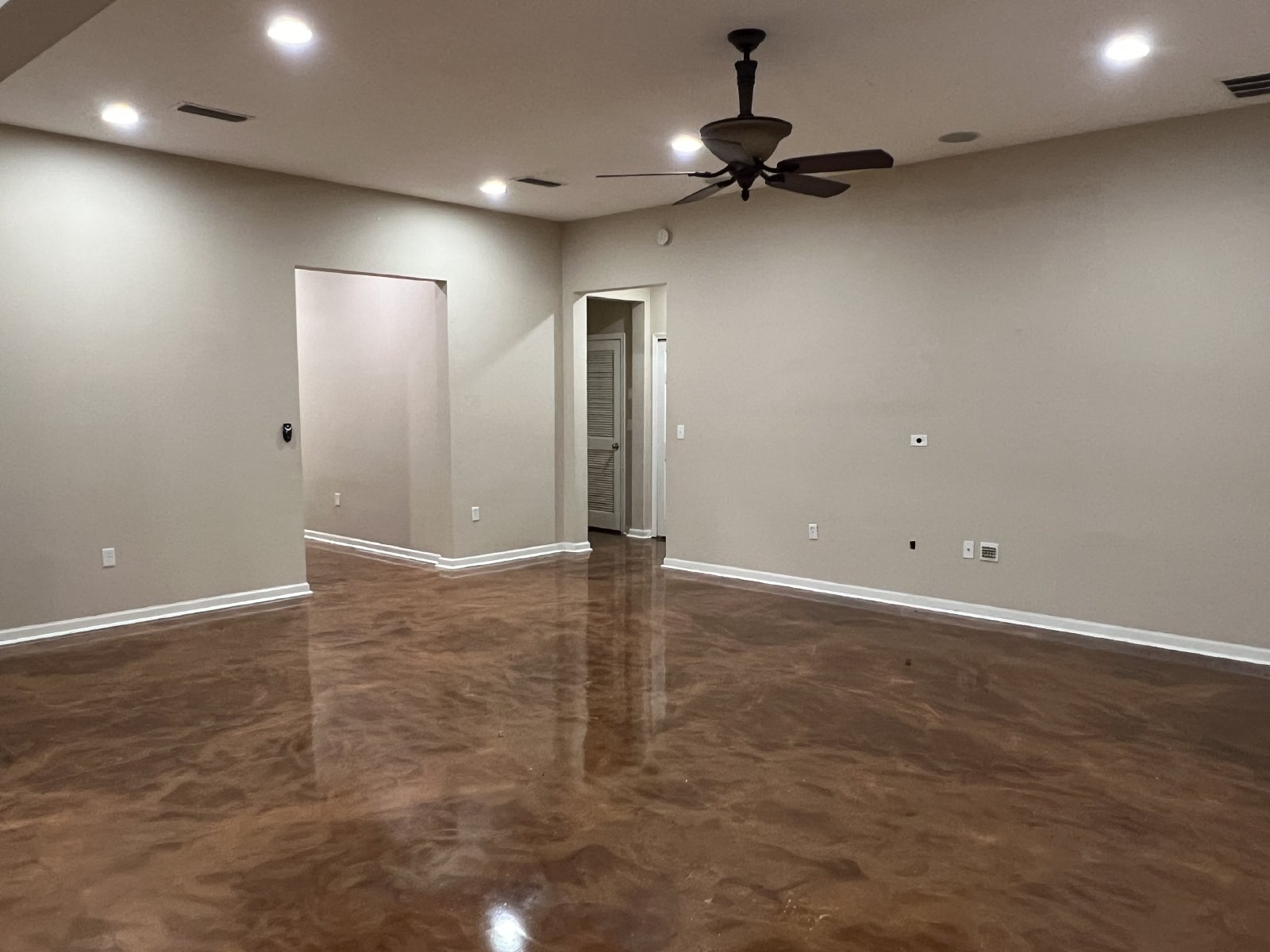 Large 3 bedroom with separate office space property image