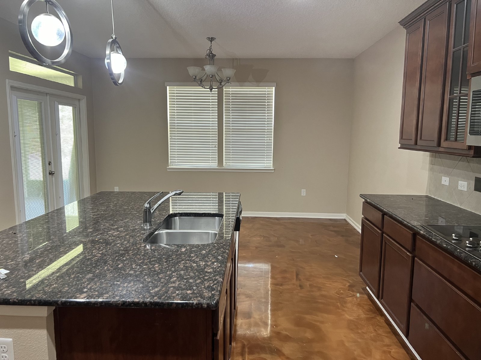 Large 3 bedroom with separate office space property image