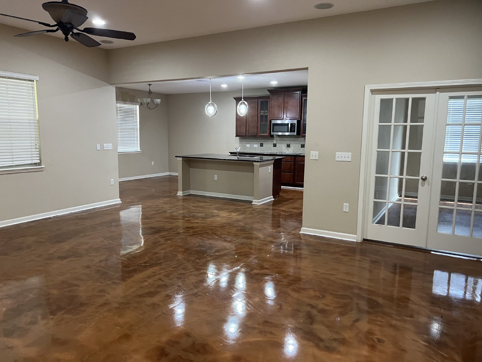 Large 3 bedroom with separate office space property image