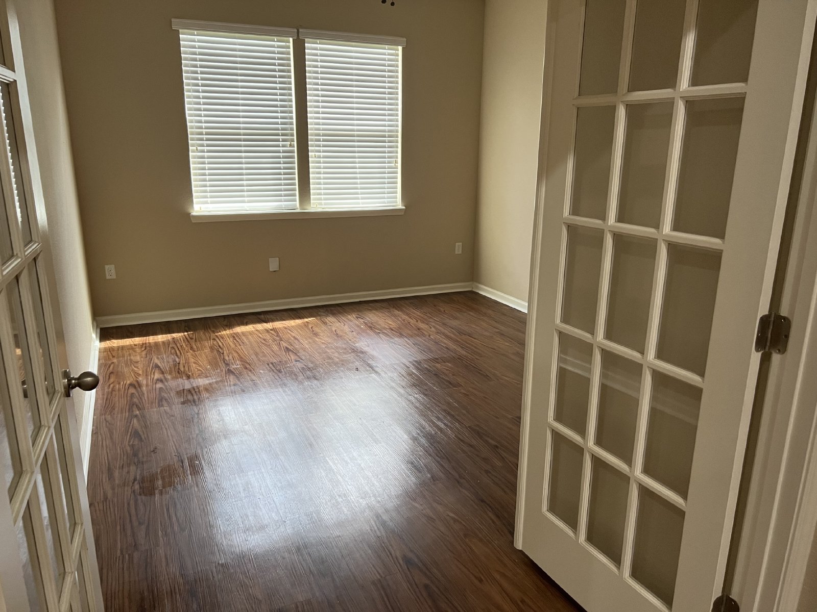 Large 3 bedroom with separate office space property image