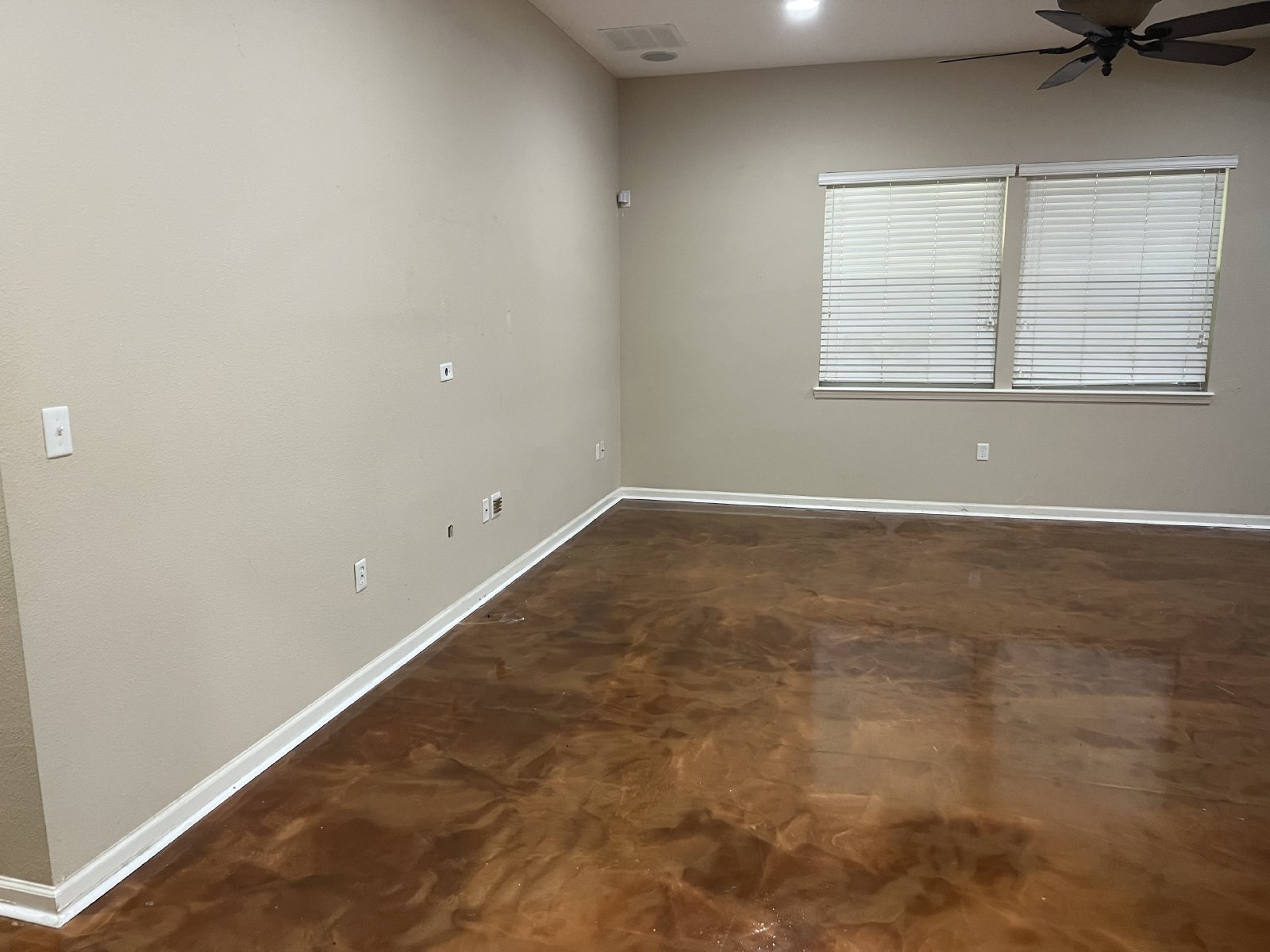 Large 3 bedroom with separate office space property image