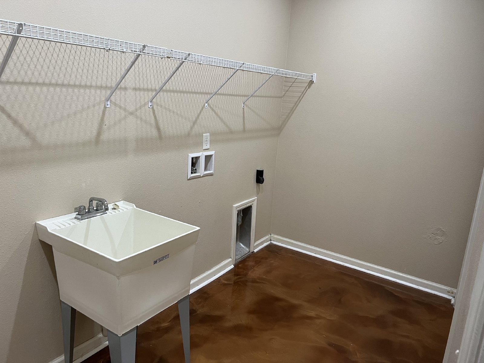 Large 3 bedroom with separate office space property image