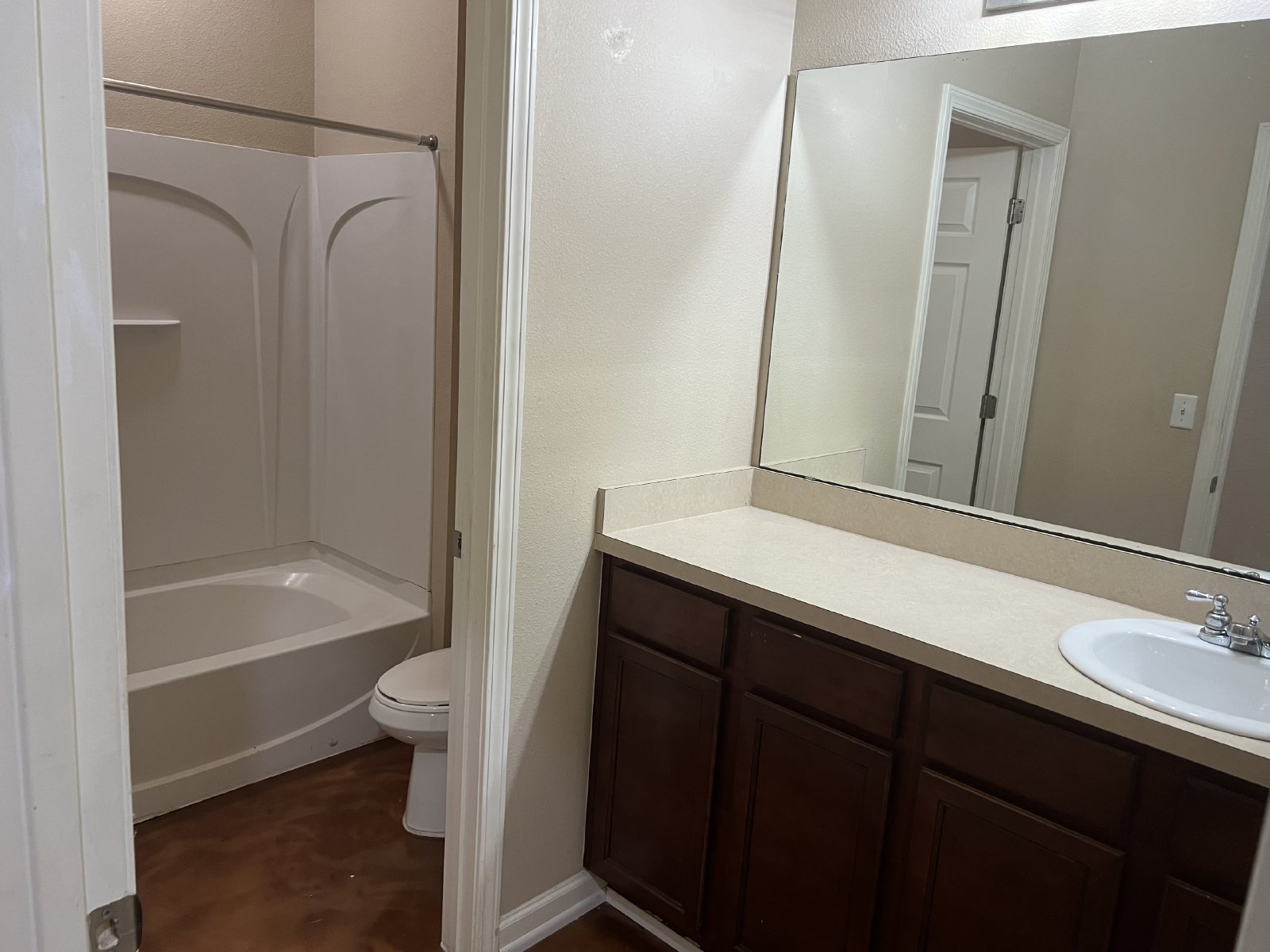 Large 3 bedroom with separate office space property image