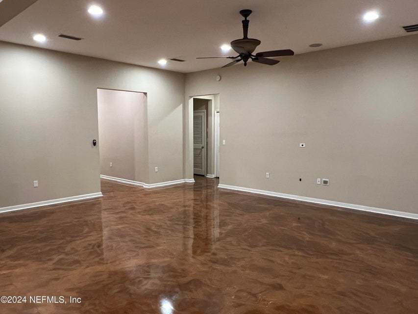 Large 3 bedroom with separate office space property image