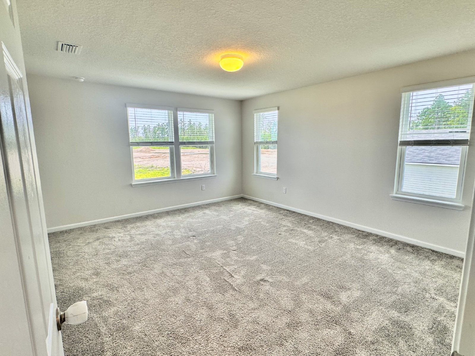 Large 4-bed 3-bath home in Greene Meadows property image