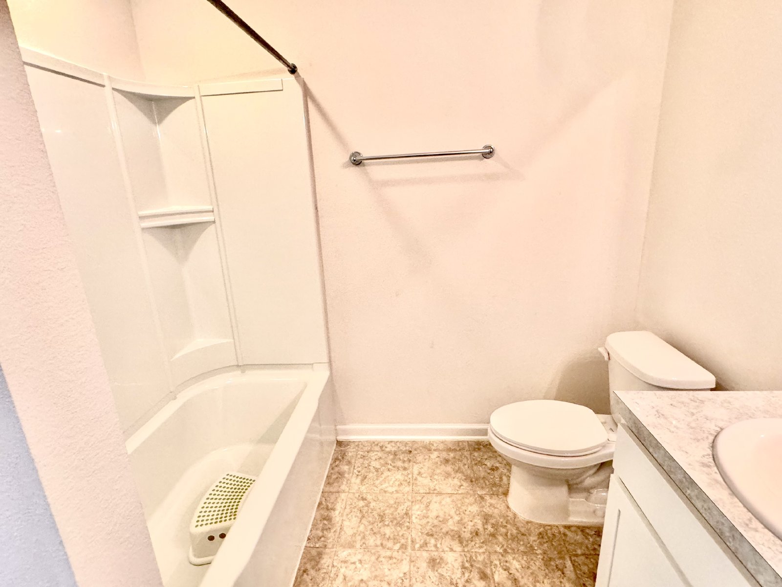 Large 4-bed 3-bath home in Greene Meadows property image