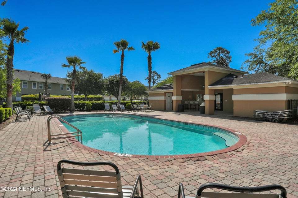 Large townhome in great location property image